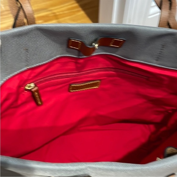 Dooney & Bourke
Nylon Shopper
Color:Grey/Tan Trim
Size:One Size - Picture 3 of 6